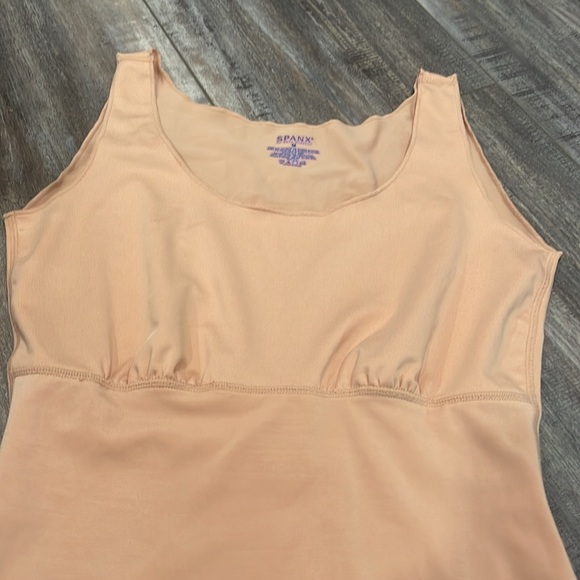 SPANX Nude Cami Tank Shapewear Lace Bottom Scoop Neck Neutral Tan Beige Medium - Picture 2 of 5